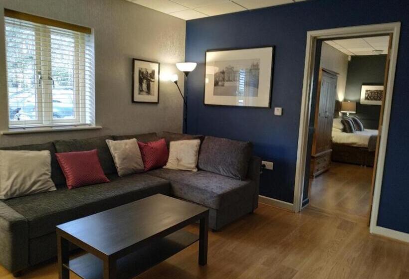 침실 1개 아파트, The Churchill Court