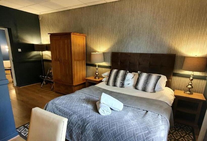 침실 1개 아파트, The Churchill Court