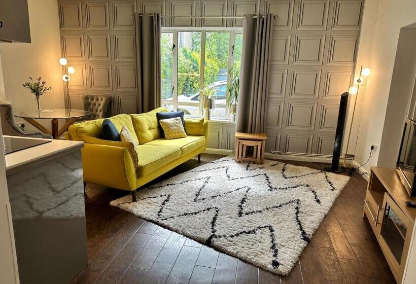 침실 1개 아파트, The Churchill Court