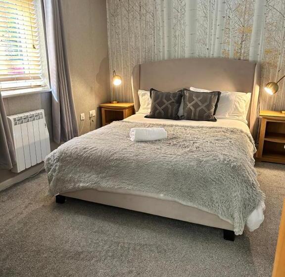 침실 1개 아파트, The Churchill Court