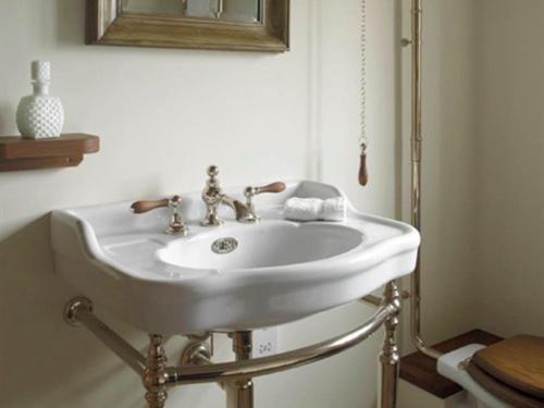 豪华房间, The Three Daggers