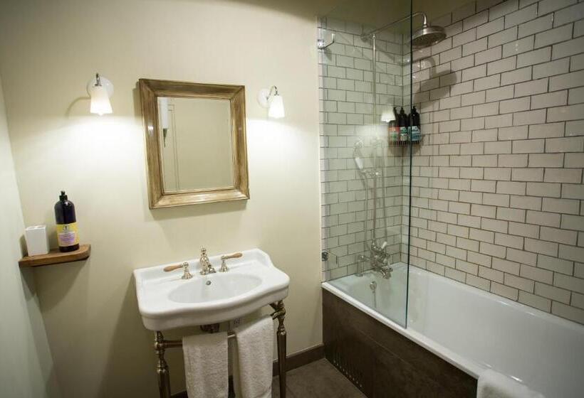 标准间, The Three Daggers