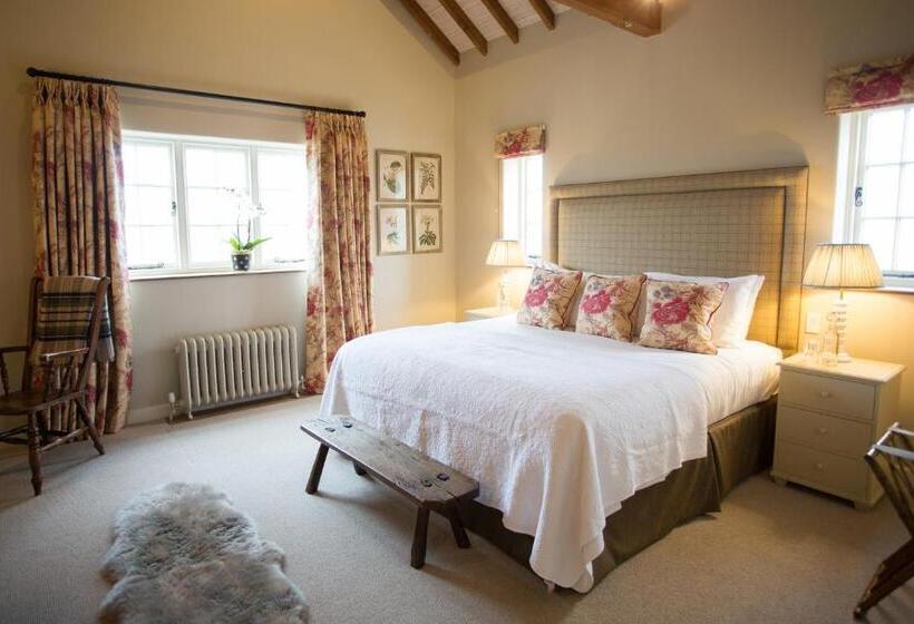 غرفة ديلوكس سرير كينج, The Three Daggers