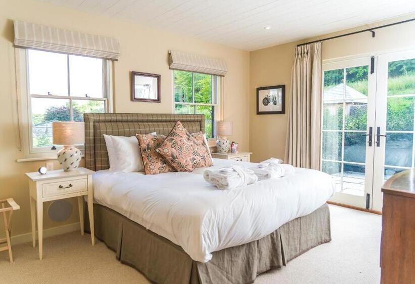 غرفة سوبيريور, The Three Daggers