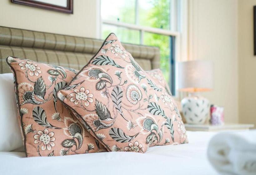 高级大房间, The Three Daggers