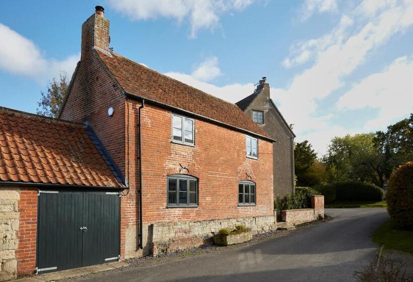 منزل غرفتين نوم, The Three Daggers