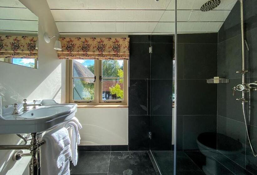 בית, 2 חדרי שינה, The Three Daggers