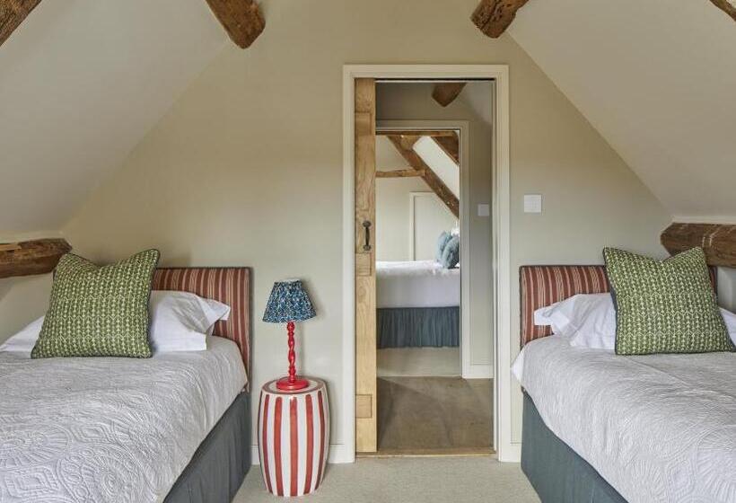 בית, חדר שינה 1, The Three Daggers