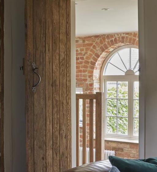 1间卧室的房子, The Three Daggers