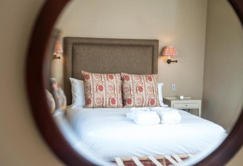 小室, The Three Daggers