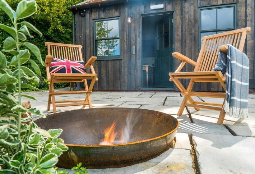 小室, The Three Daggers