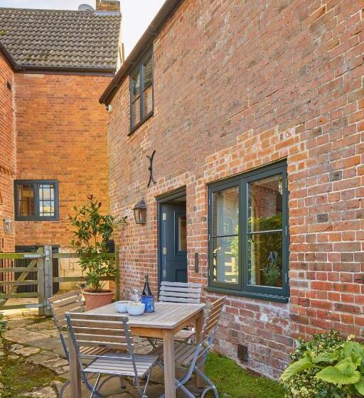 2间卧室的房子, The Three Daggers