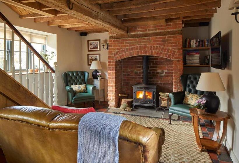 2间卧室的房子, The Three Daggers