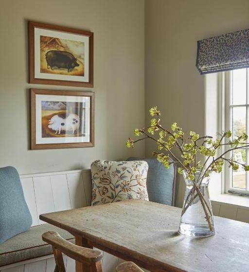 منزل غرفة نوم واحدة, The Three Daggers