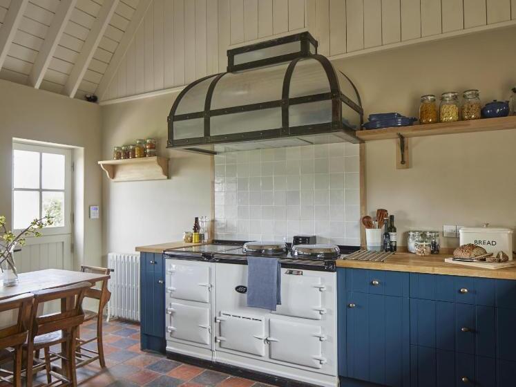 1间卧室的房子, The Three Daggers