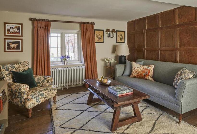 1间卧室的房子, The Three Daggers