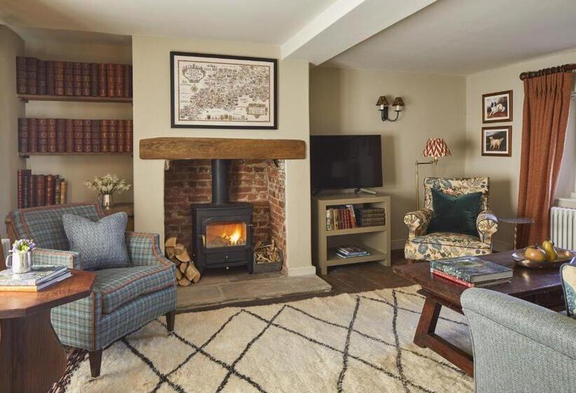 منزل غرفة نوم واحدة, The Three Daggers