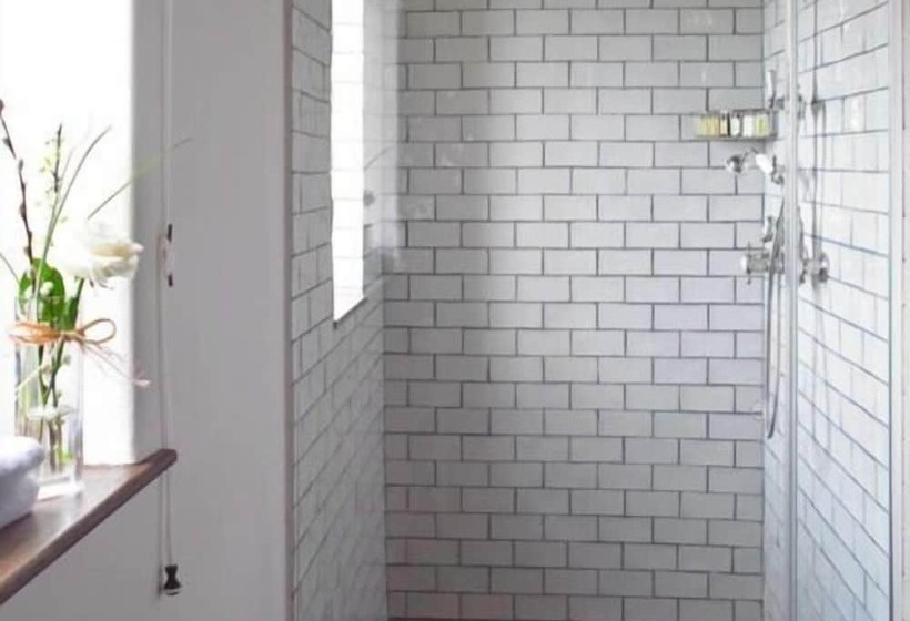 חדר דלוקס, The Three Daggers