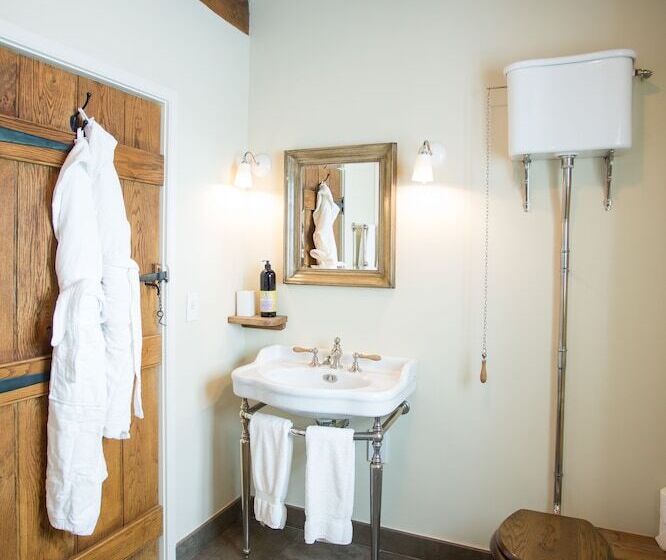 豪华房间, The Three Daggers