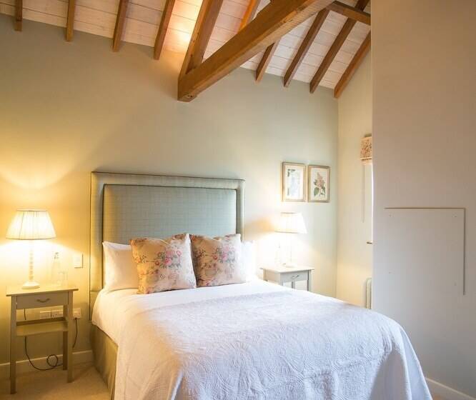 חדר דלוקס, The Three Daggers