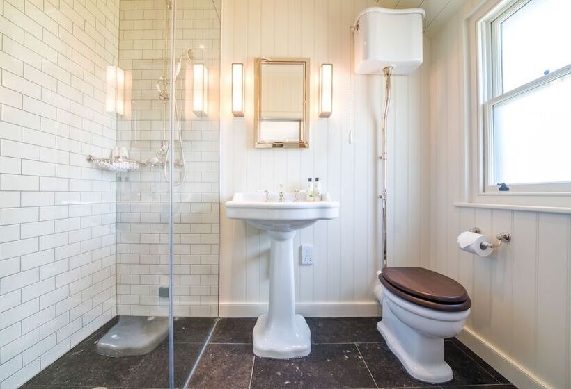 1间卧室的房子, The Three Daggers