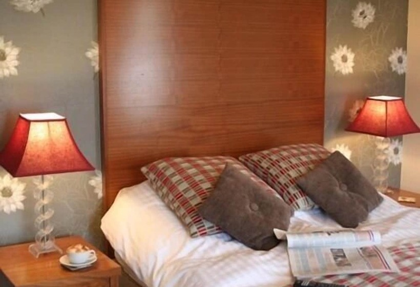 Семейный Номер, The White Horse