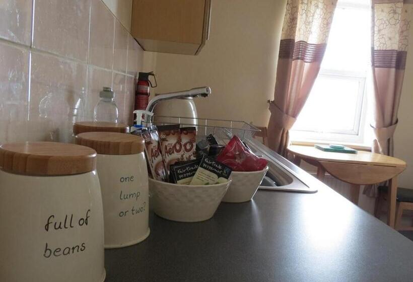 شقة غرفة واحدة, The Wyche Inn