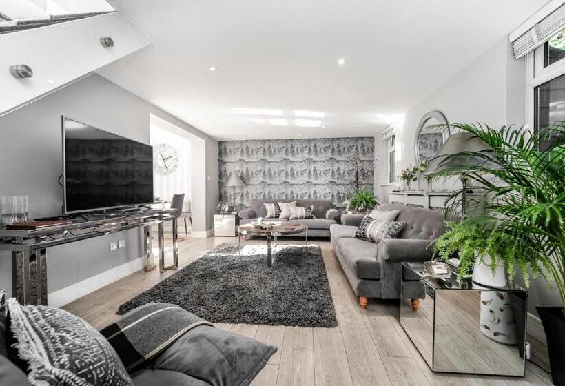 کابین, Newmarket Boutique Apartments