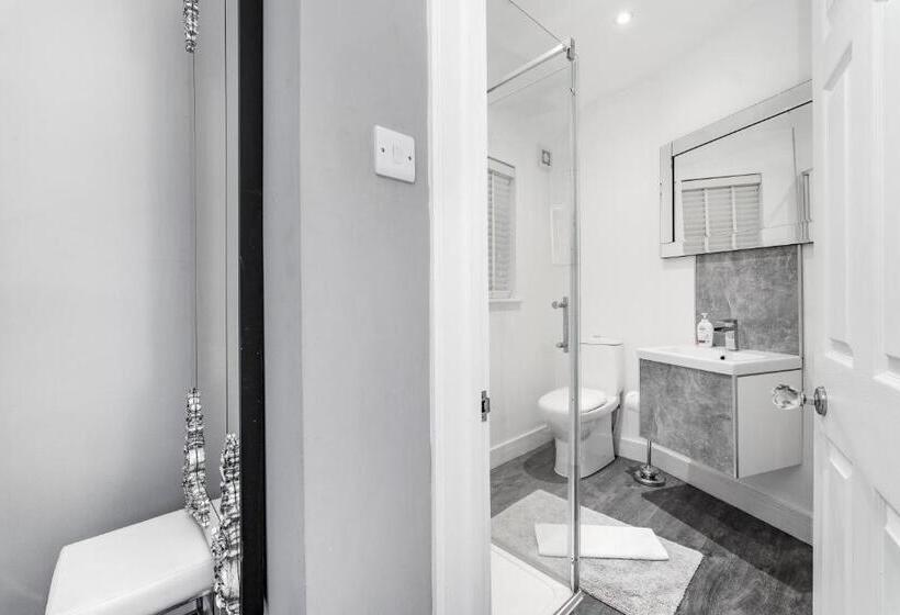 Хижина, Newmarket Boutique Apartments