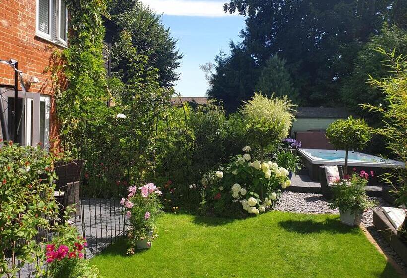 Дом 1 Спальня, Newmarket Boutique Apartments