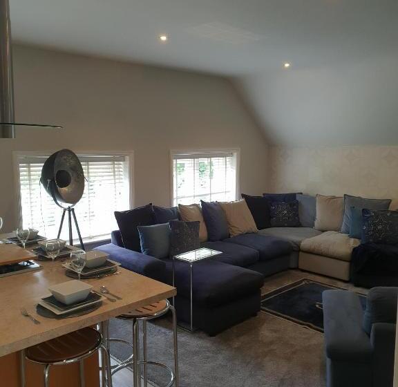 Апартаменты 3 Спальни, Newmarket Boutique Apartments