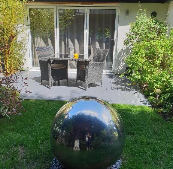 Дом 1 Спальня, Newmarket Boutique Apartments