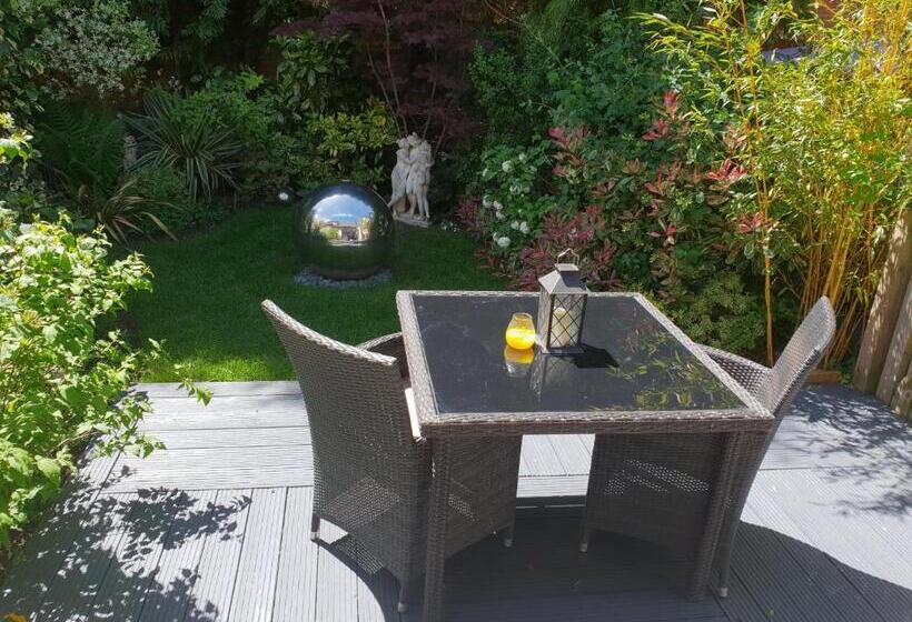 Дом 1 Спальня, Newmarket Boutique Apartments