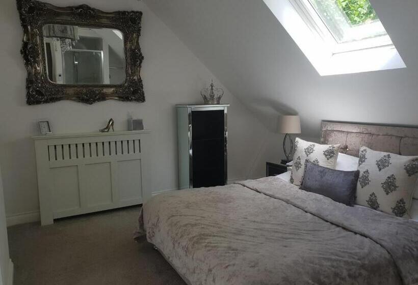 Дом 1 Спальня, Newmarket Boutique Apartments