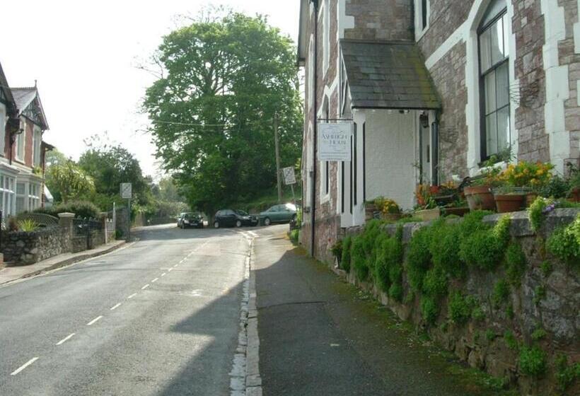Cameră Familiară, Ashleigh House