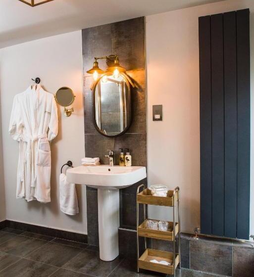 شقة غرفة واحدة, Blackwell House