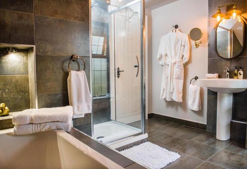 شقة غرفة واحدة, Blackwell House