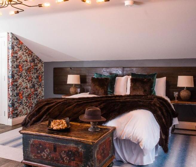 شقة غرفة واحدة, Blackwell House