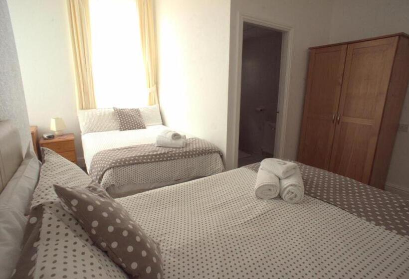 패밀리 룸, Morrisy House