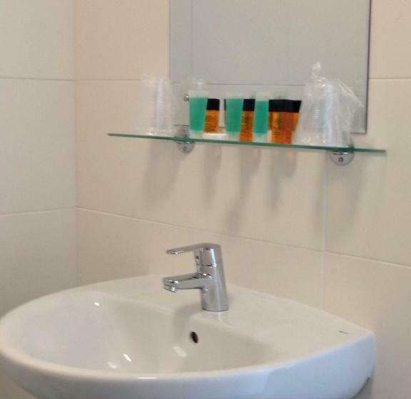 Номер Стандарт Трехместный, Stones Hotel And Bar