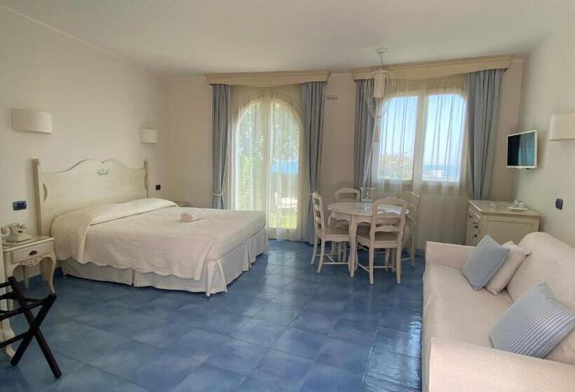 سوئیت با وان آب گرم, Baia Delphis Resort