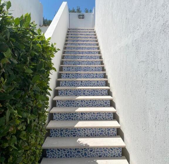 سوئیت با وان آب گرم, Baia Delphis Resort