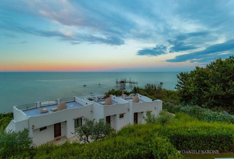 سوئیت با وان آب گرم, Baia Delphis Resort