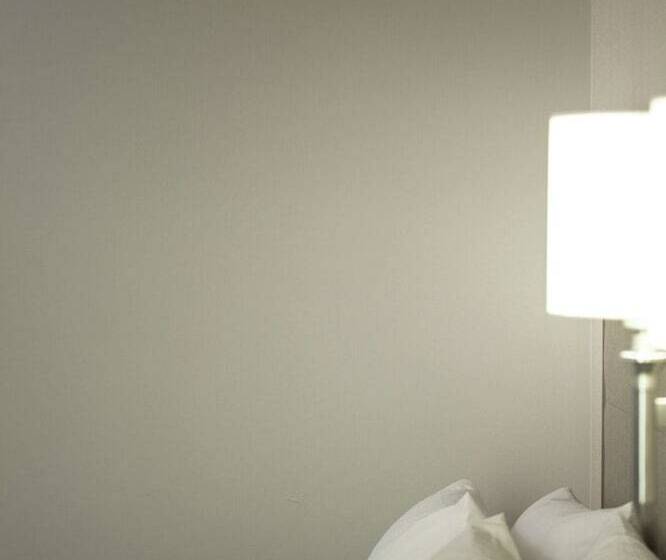 غرفة قياسية سرير كينج لذوى الإحتياجات الخاصة, Hampton Inn & Suites La Crosse Downtown