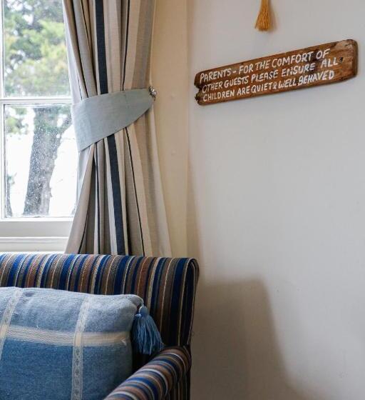 غرفة سوبيريور عائلية, The Boathouse