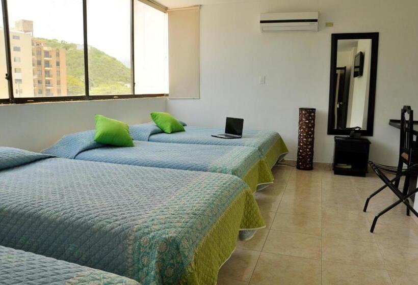 スタンダード4人部屋, Axis Inn By Geh Suites