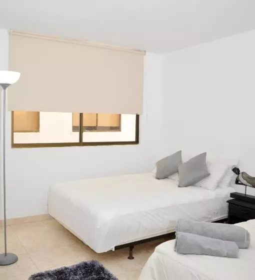 スタンダード4人部屋, Axis Inn By Geh Suites