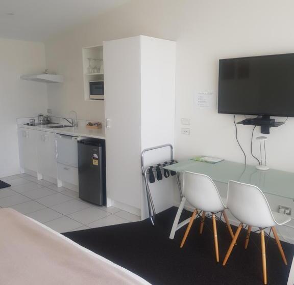 חדר סטנדרט לשלושה, Carters By The Sea Beachside Studio Apartments