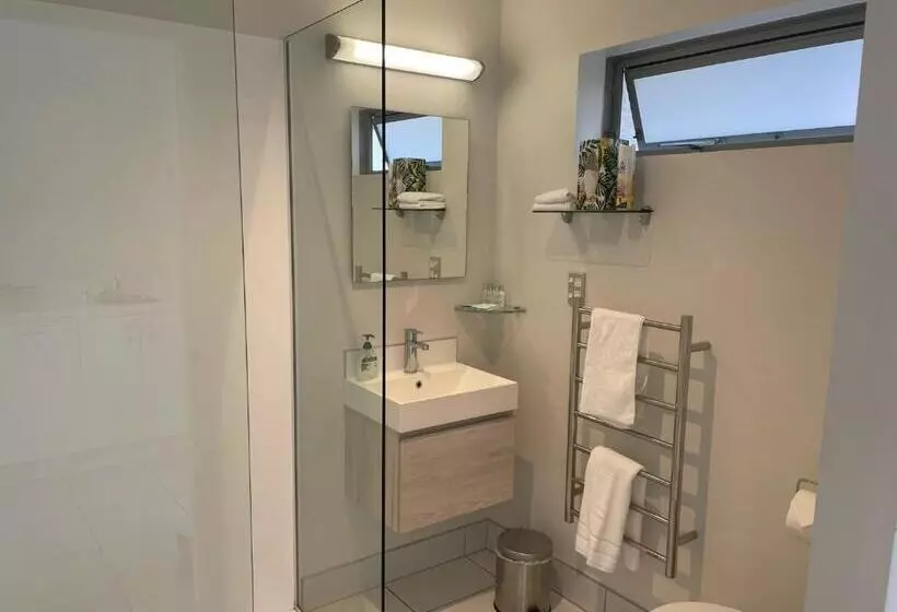 اتاق استاندارد سه نفره, Carters By The Sea Beachside Studio Apartments