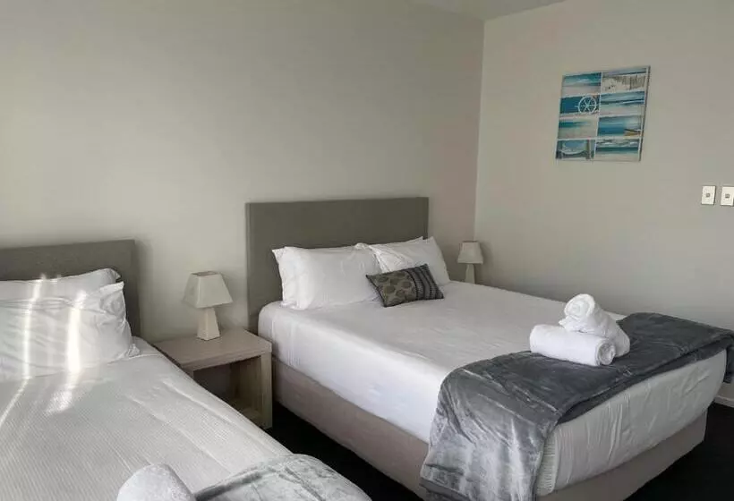 اتاق استاندارد سه نفره, Carters By The Sea Beachside Studio Apartments